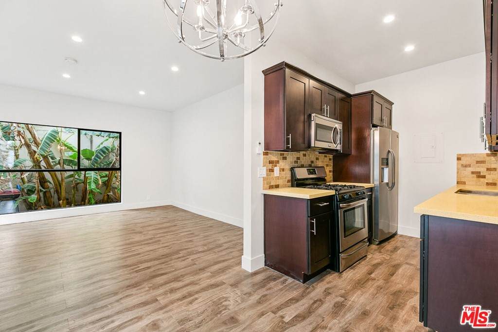 7223 Willoughby Avenue - Photo 1