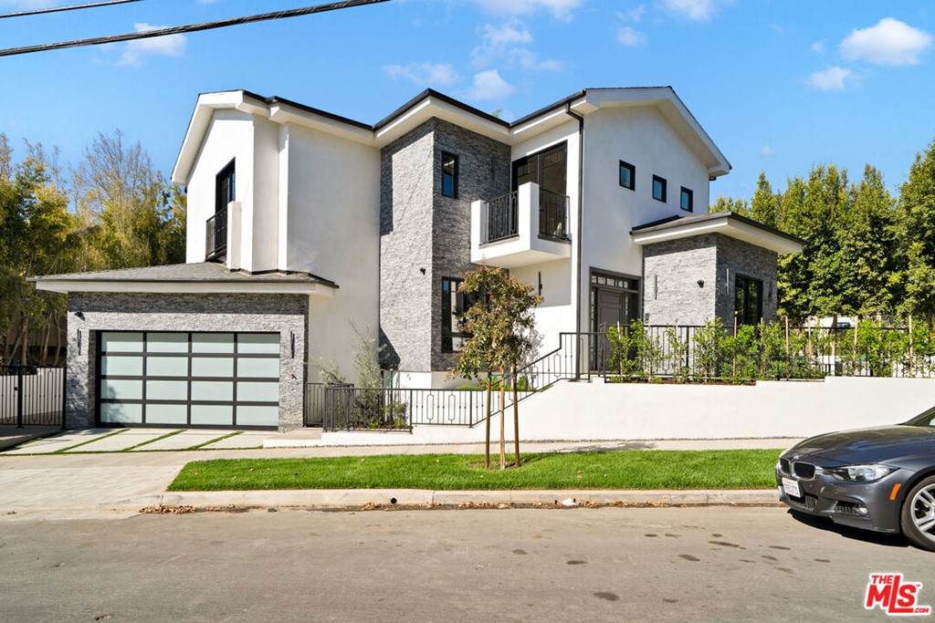 1651 Fairburn Avenue - Photo 1