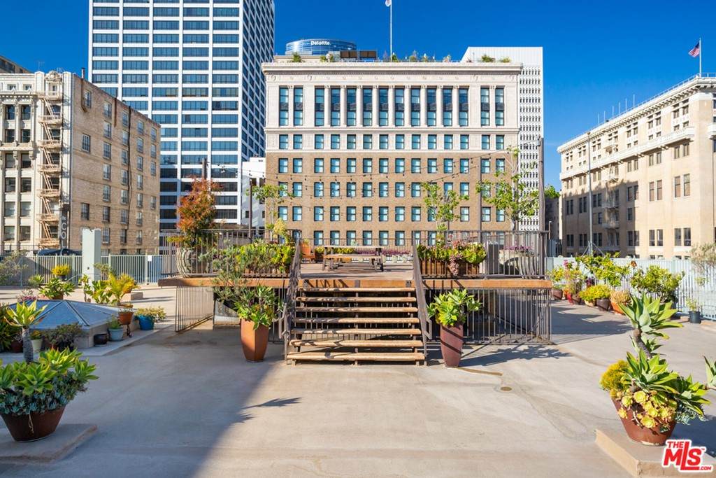 711 Olive Street - Photo 1
