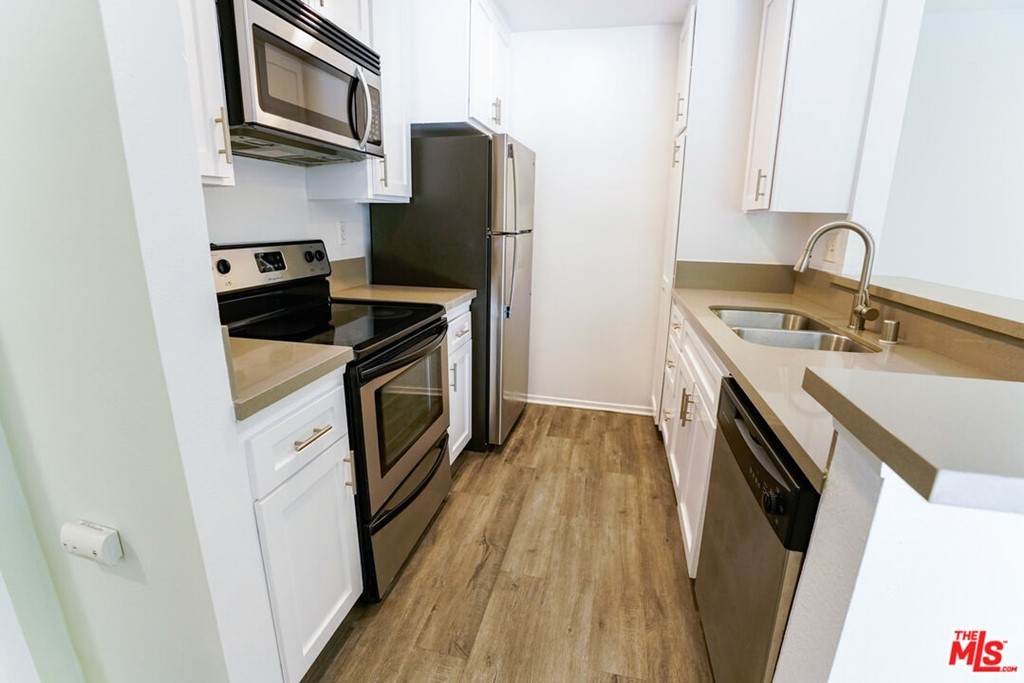 17250 Sunset Boulevard - Photo 1