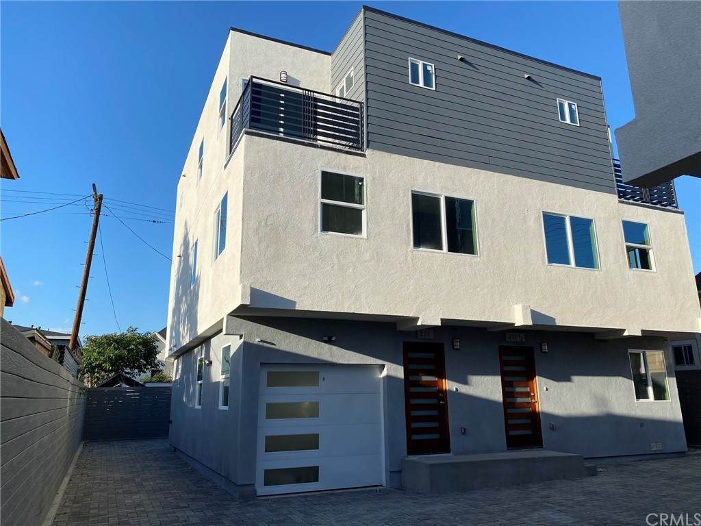 211 29th Street - Photo 1