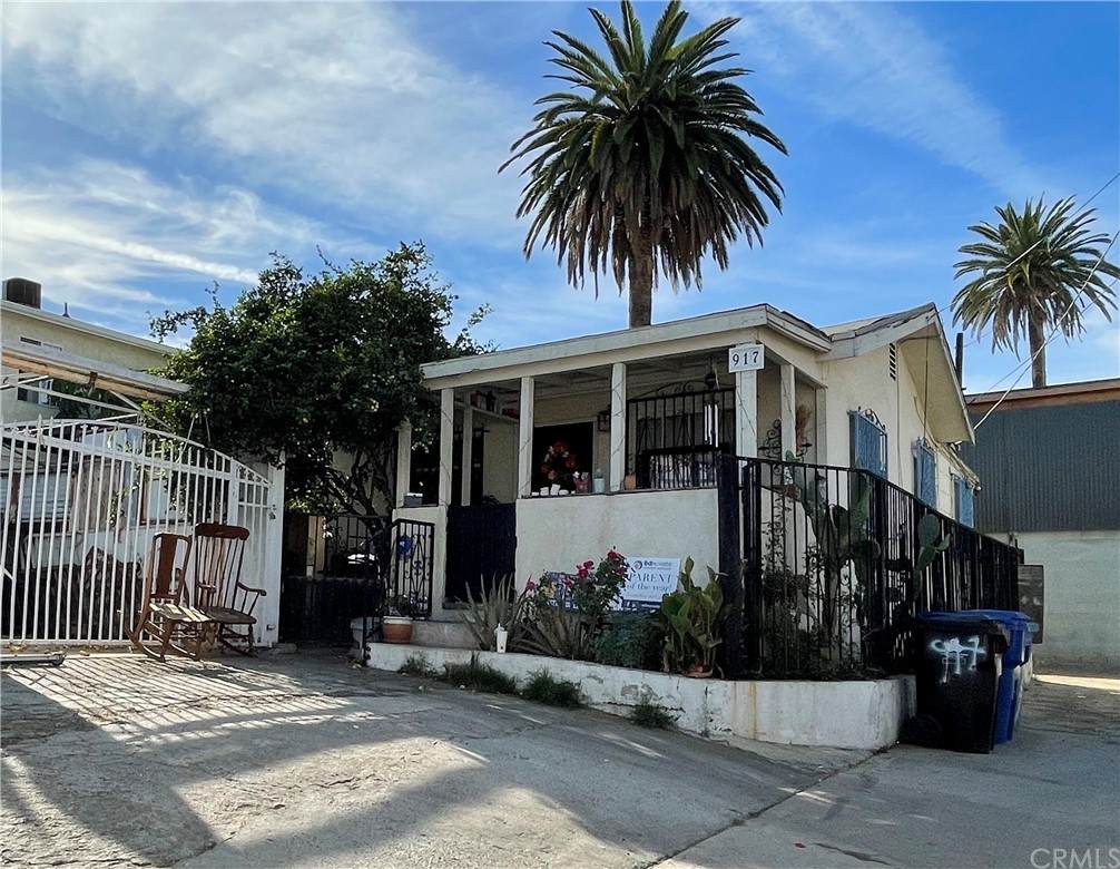 915 Calzona Street - Photo 1
