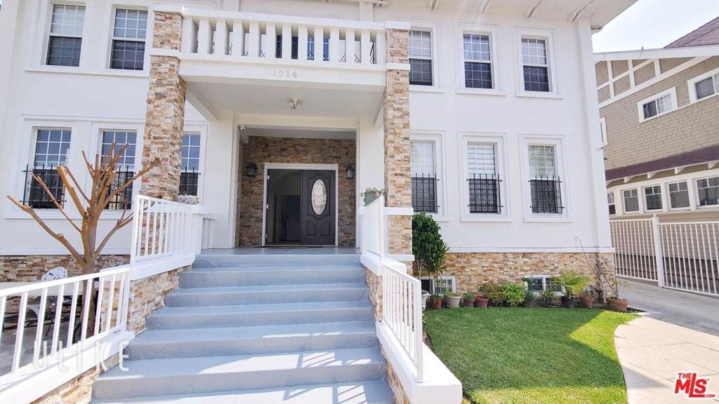 1214 Norton Avenue - Photo 1