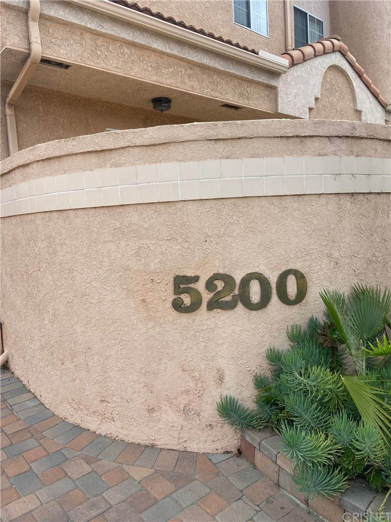 5200 White Oak Avenue - Photo 1