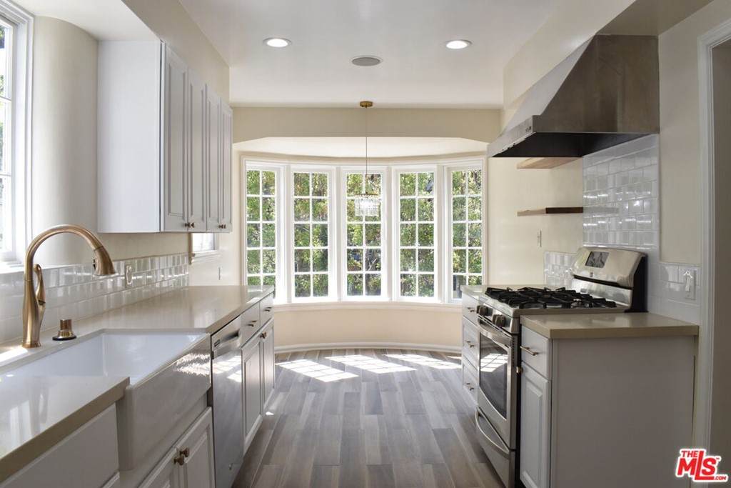 2202 Beverly Glen Place - Photo 1