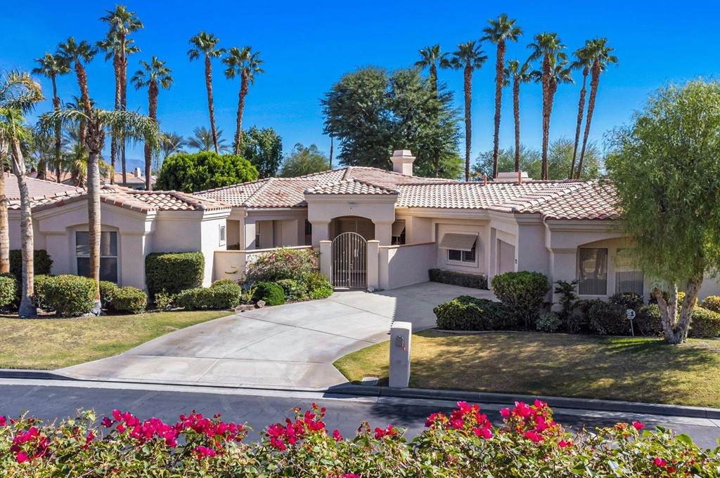 72 Amalfi Drive - Photo 1