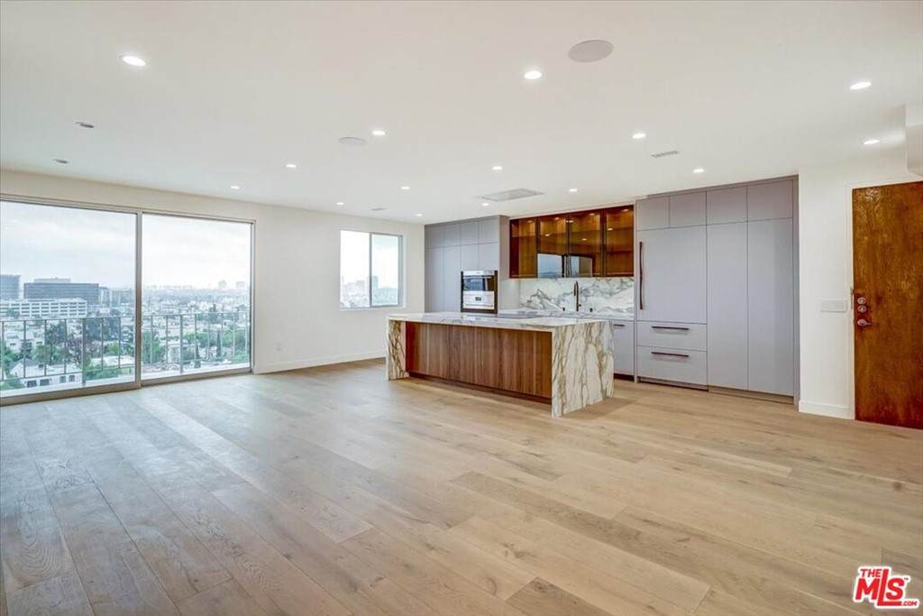 100 Doheny Drive - Photo 1