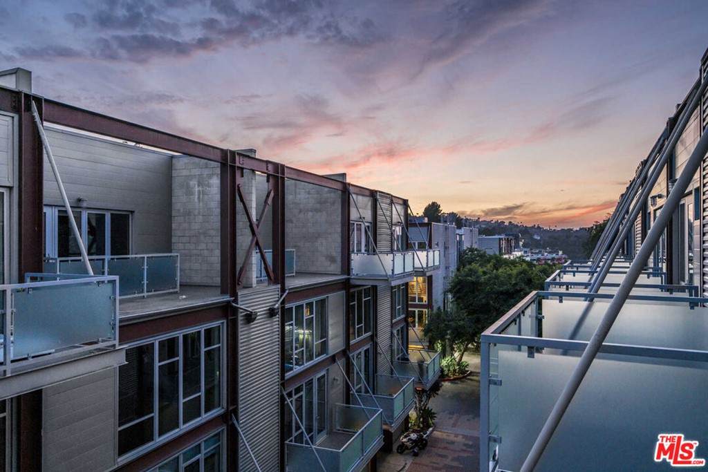 3450 Cahuenga Boulevard - Photo 1