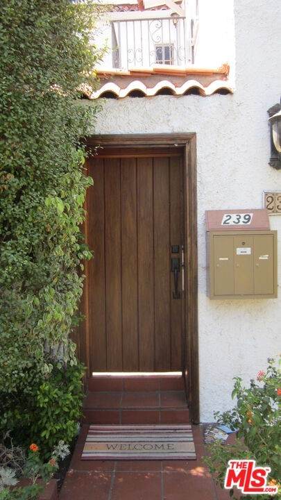 237 Doheny Drive - Photo 1