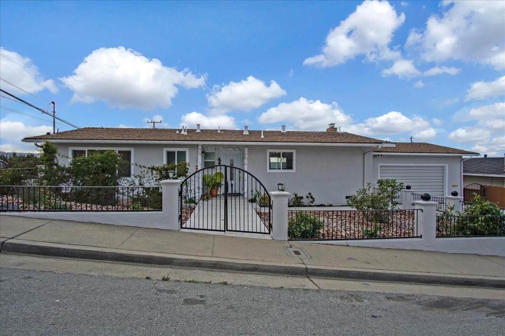 1407 Soto Street - Photo 1