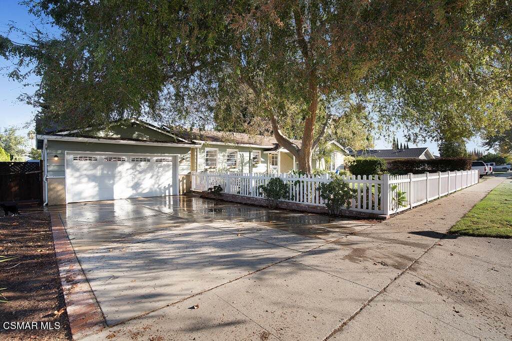 555 El Lado Drive - Photo 1