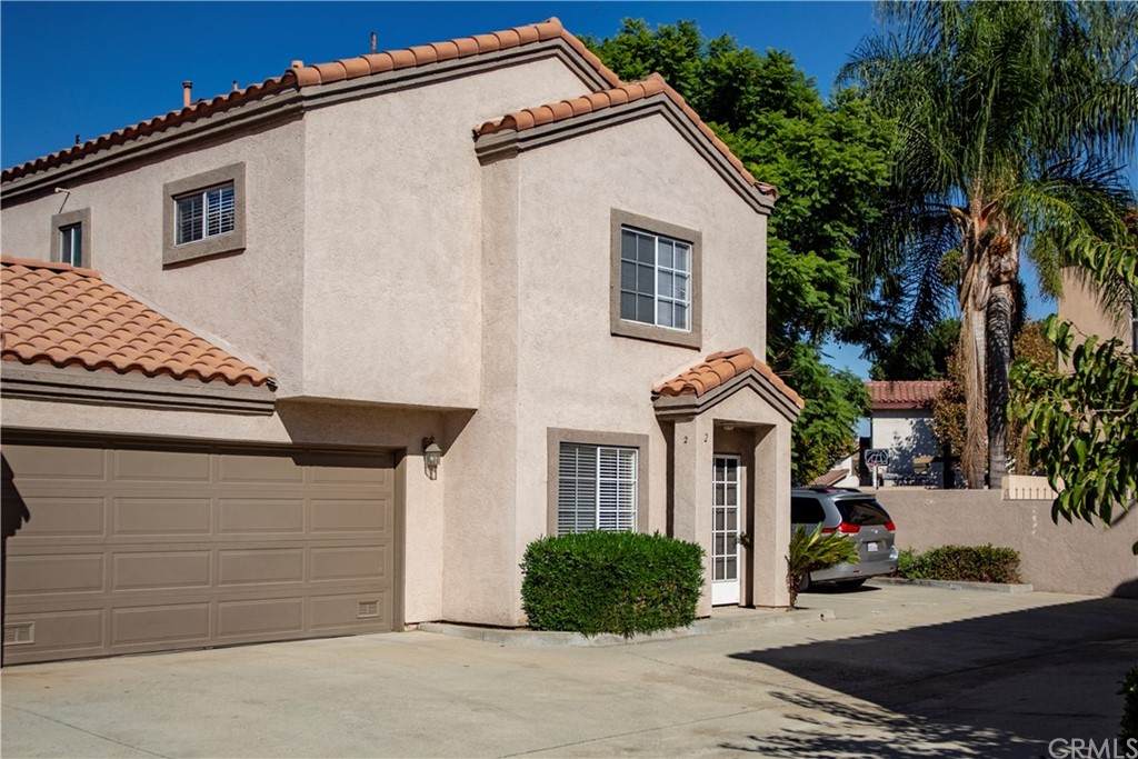 1081 E. Grand Ave - Photo 1