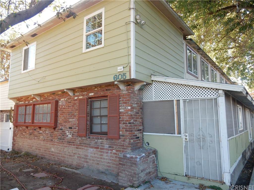 6055 Cahuenga Boulevard - Photo 1