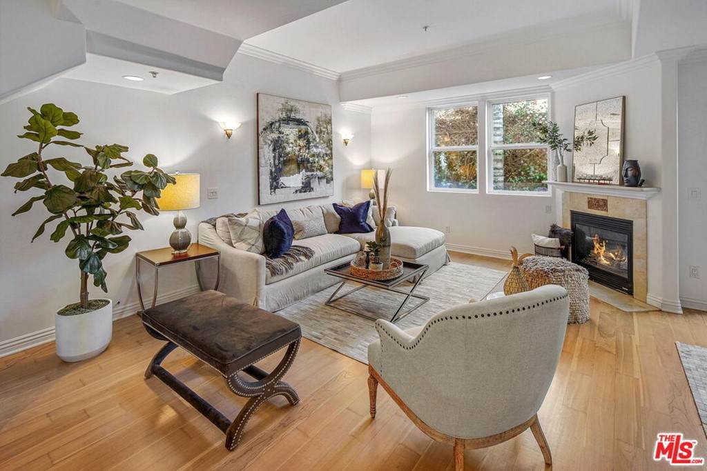 1050 Edinburgh Avenue - Photo 1