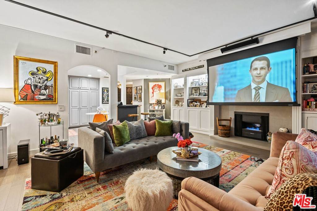 10550 Wilshire Blvd. - Photo 1