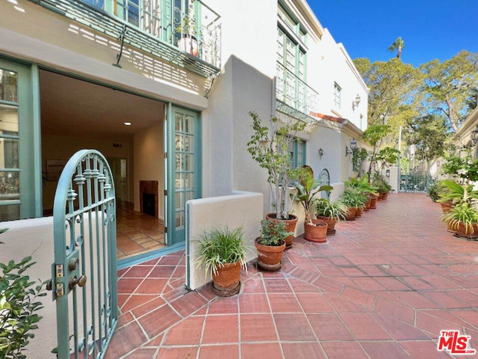 1123 Flores Street - Photo 1