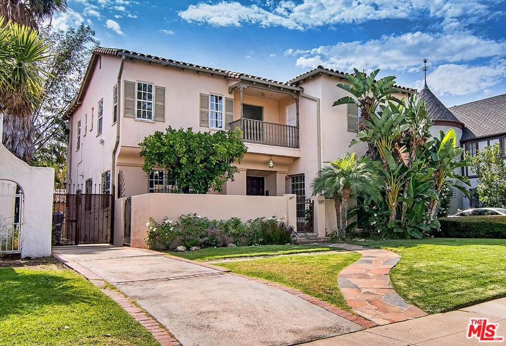 107 Poinsettia Place - Photo 1