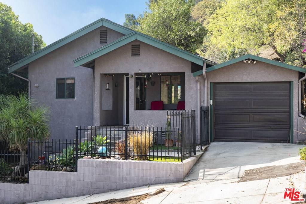 2234 Aaron Street - Photo 1