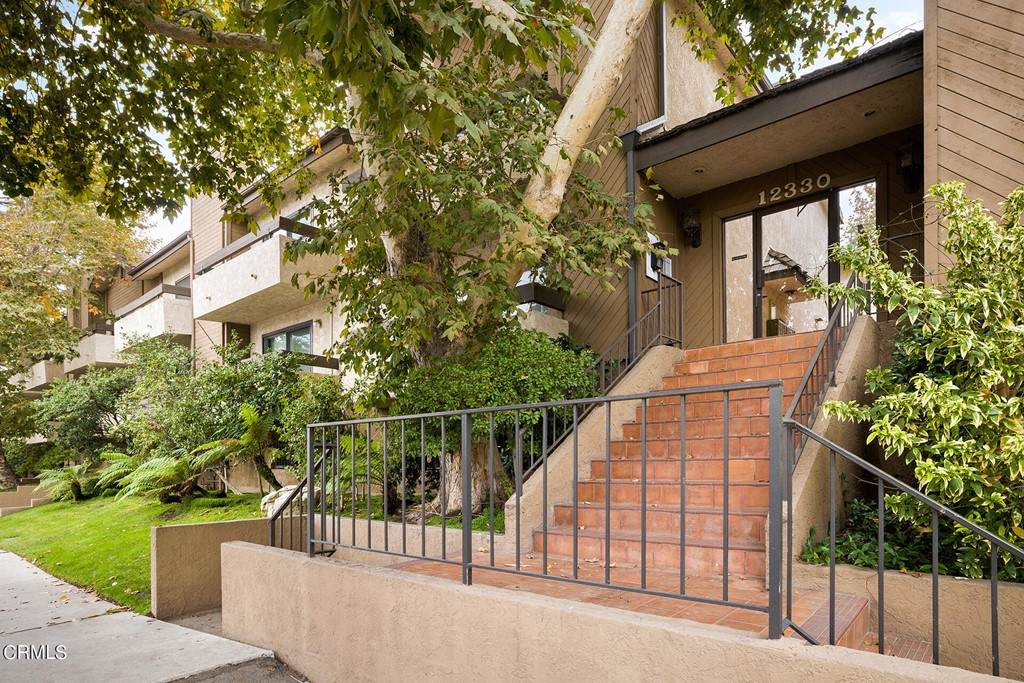 12330 Magnolia Boulevard - Photo 1