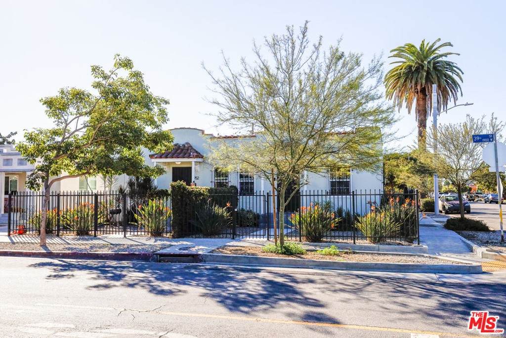1952 39Th Street - Photo 1