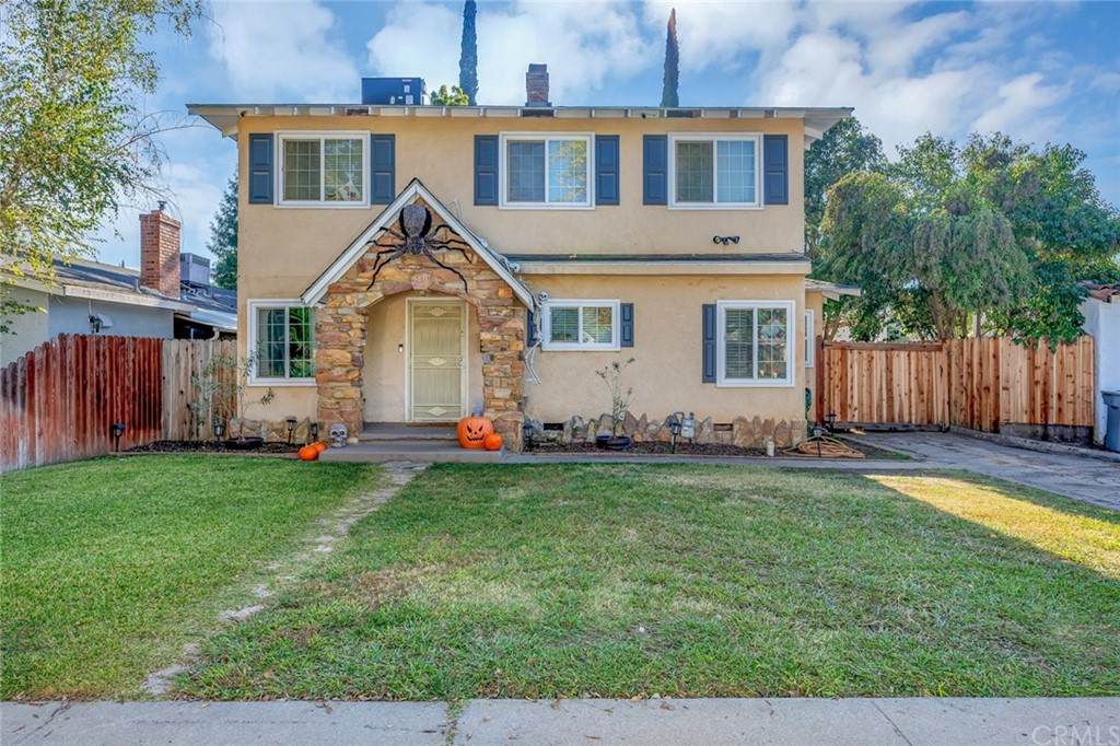 340 20th Street - Photo 1