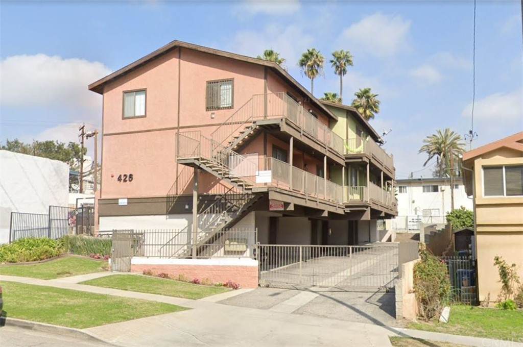 426 Centinela Avenue - Photo 1