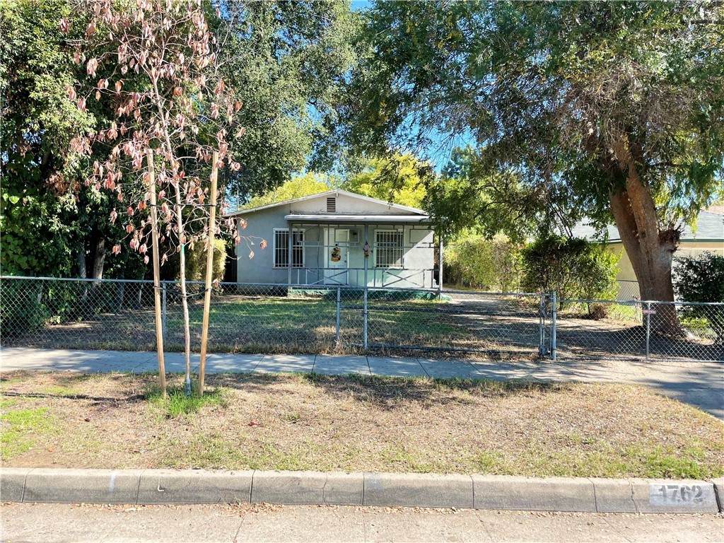 1762 Newport Avenue - Photo 1