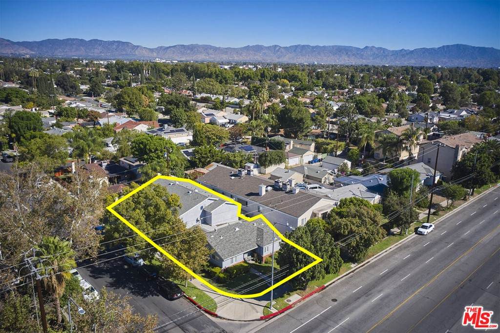 16751 Victory Boulevard - Photo 1