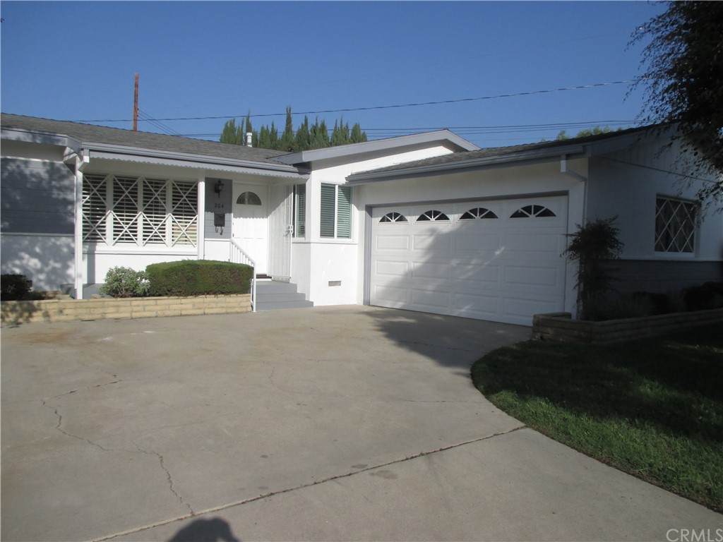 204 Wayside Place - Photo 1