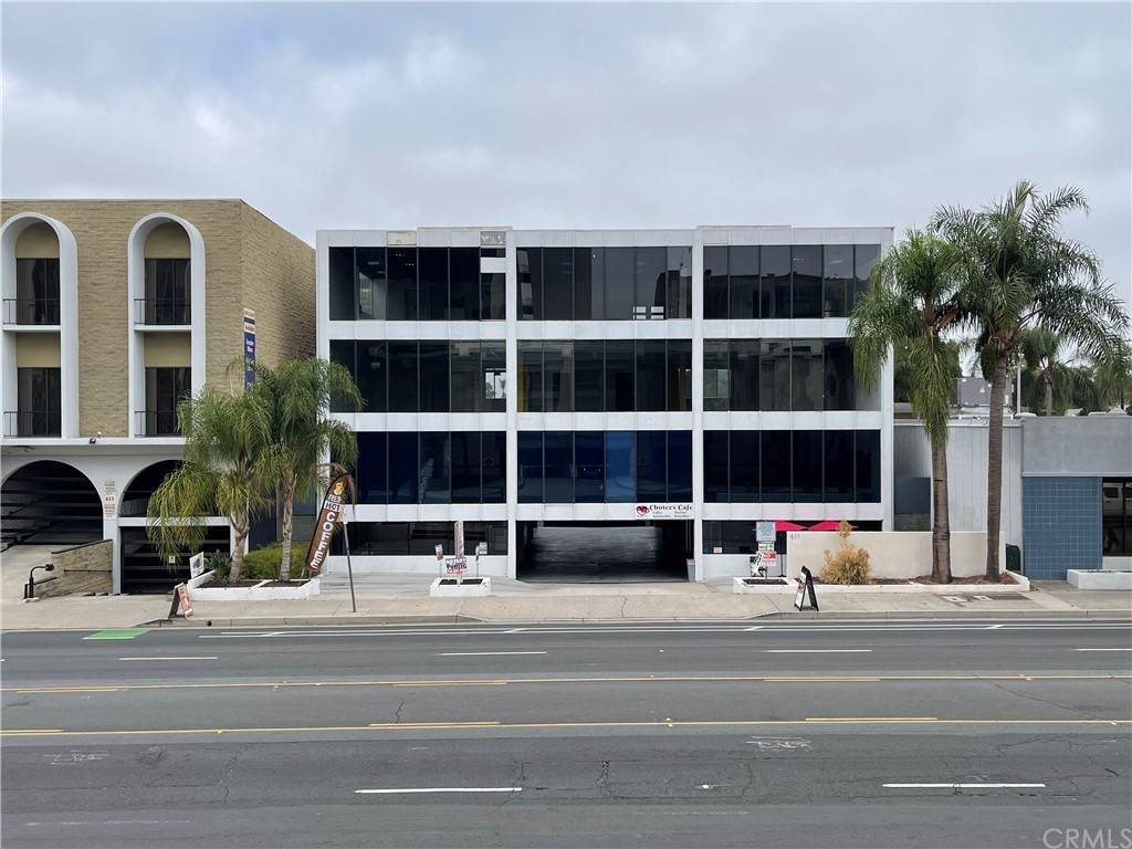 611 W. Civic Center Dr. - Photo 1