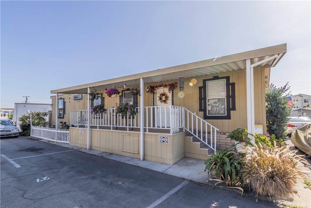 1973 Newport Boulevard - Photo 1