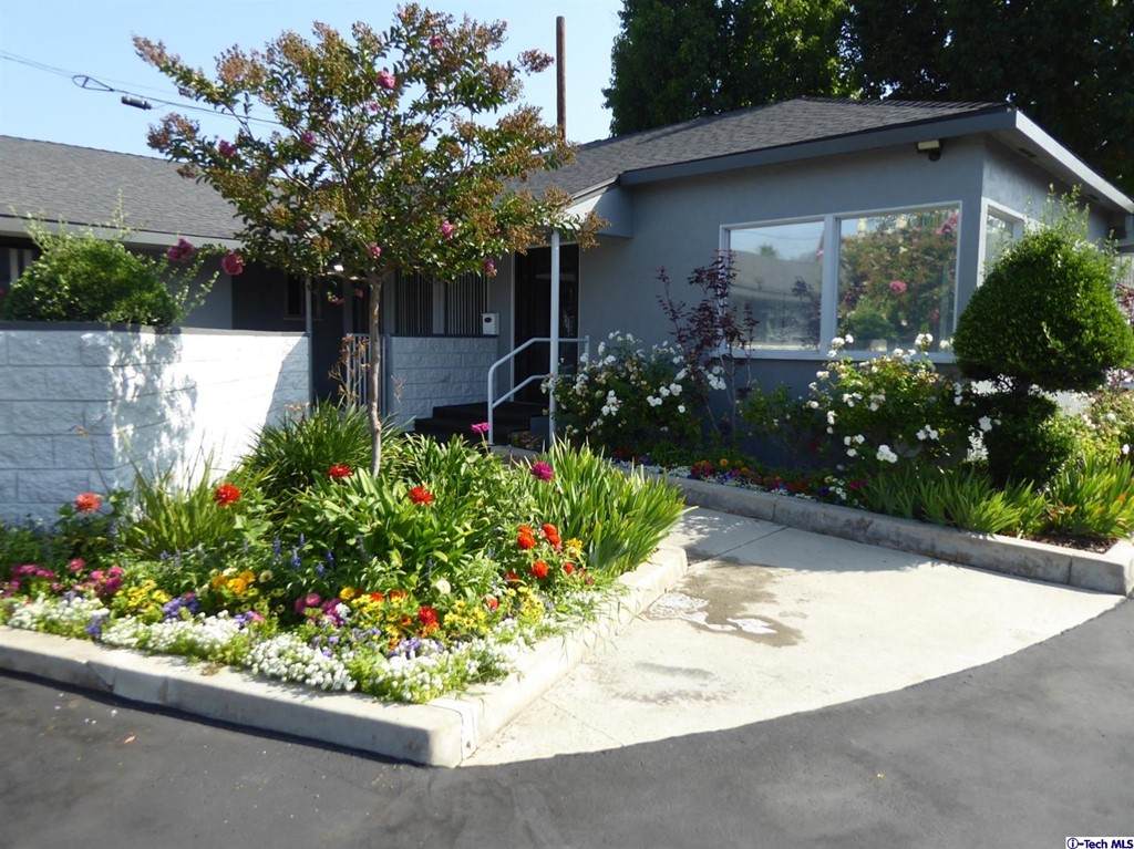 1415 Gardena Avenue - Photo 1
