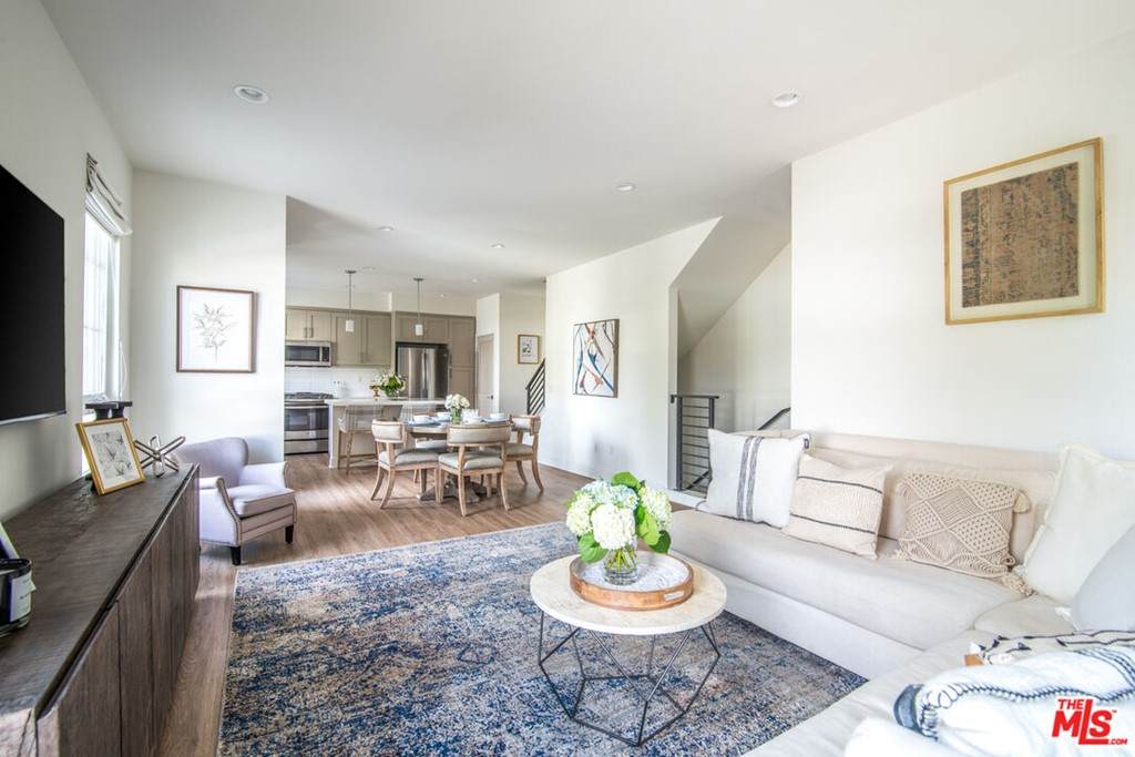 10742 Bloomfield Street - Photo 1