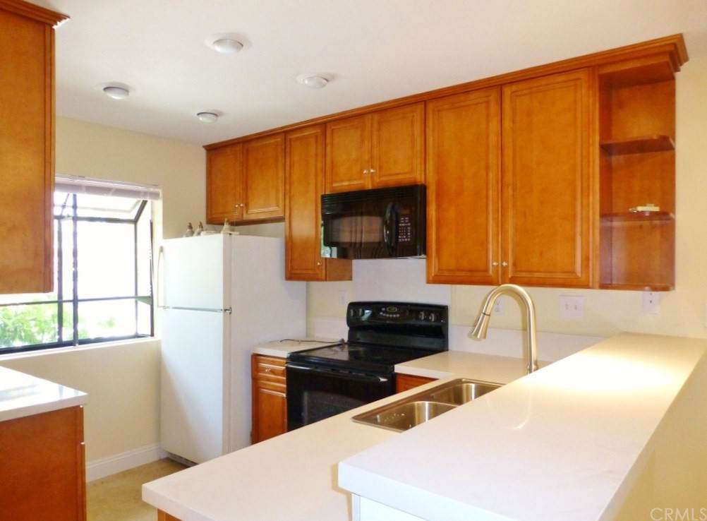 223 Pineview - Photo 1