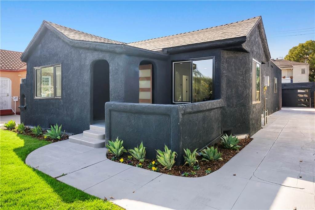 3427 Victoria Avenue - Photo 1