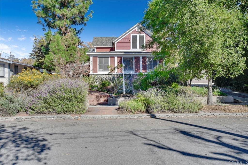 421 7th Street - Photo 1