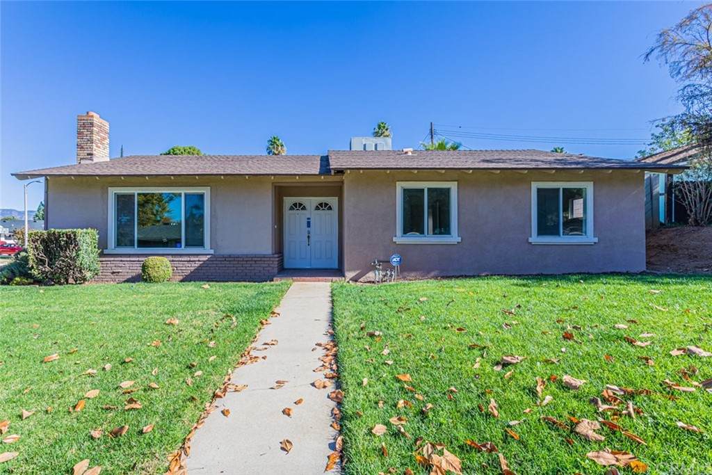 335 Lakeside Avenue - Photo 1