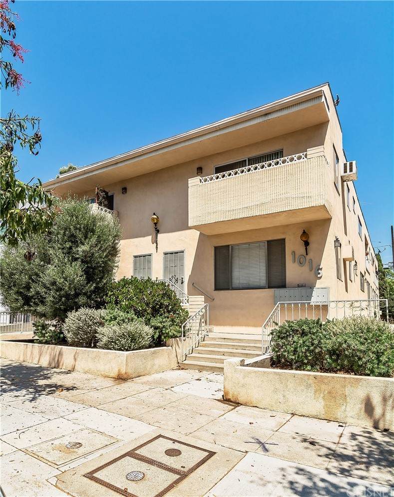 1016 Laurel Avenue - Photo 1