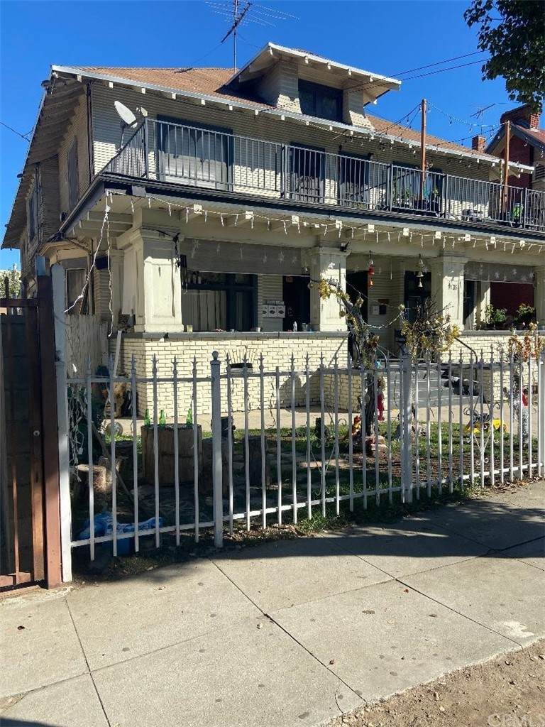 1135 18th Street - Photo 1