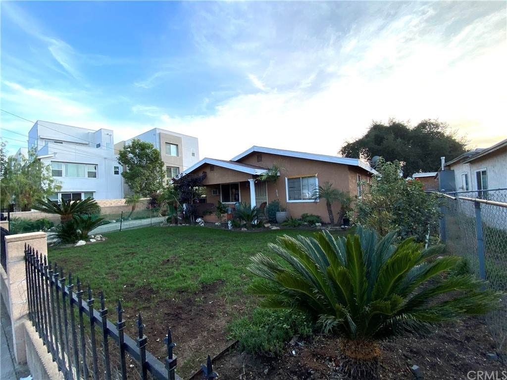 13906 Merced Avenue - Photo 1