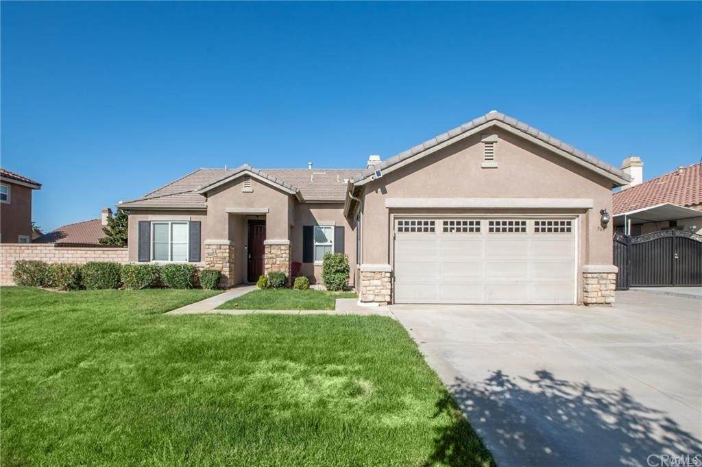 967 Hawthorne Drive - Photo 1