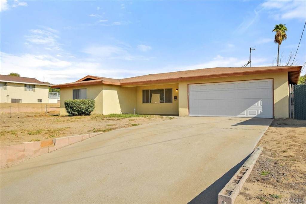 555 Joyce Avenue - Photo 1