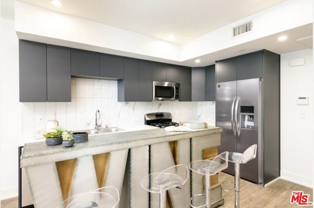 1831 Sawtelle Boulevard - Photo 1