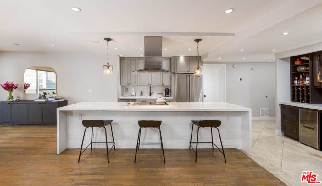 10701 Wilshire Boulevard - Photo 1