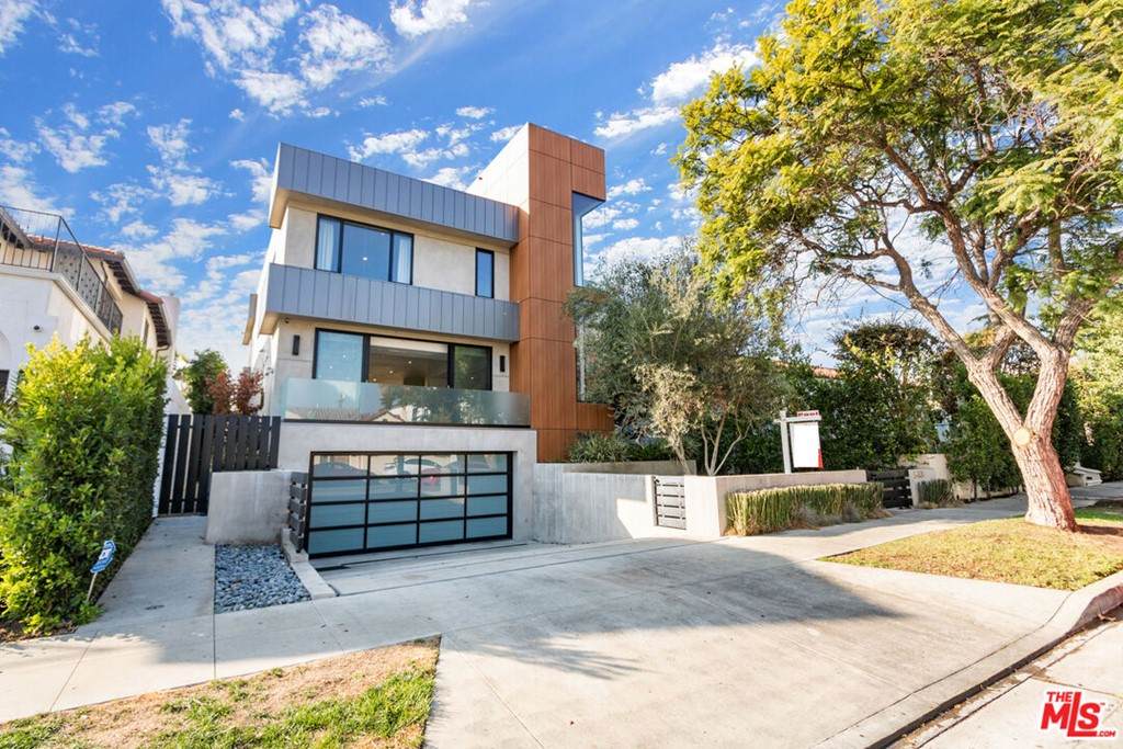 543 Curson Avenue - Photo 1