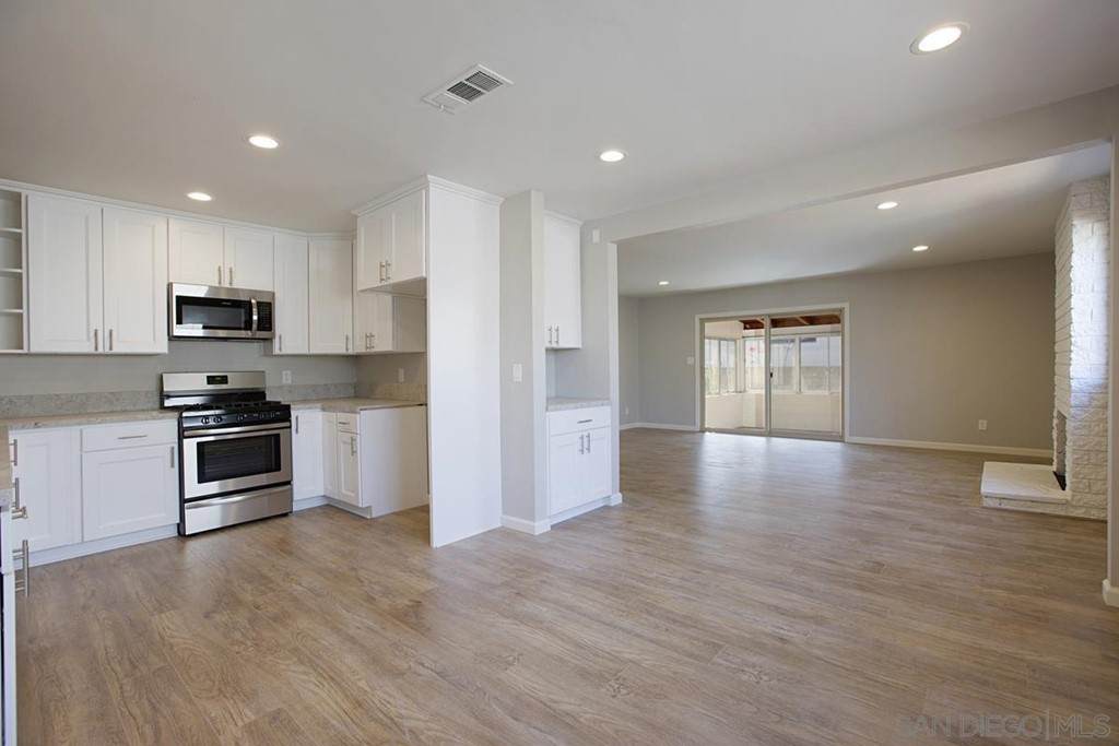 7277 Eckstrom Ave. - Photo 1