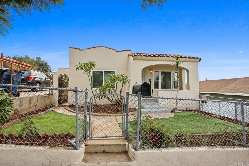464 Ezra Street - Photo 1