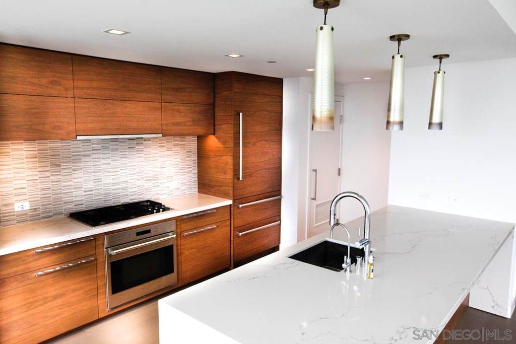888 E St - Photo 1