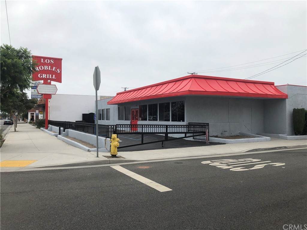 14101 Hawthorne Boulevard - Photo 1