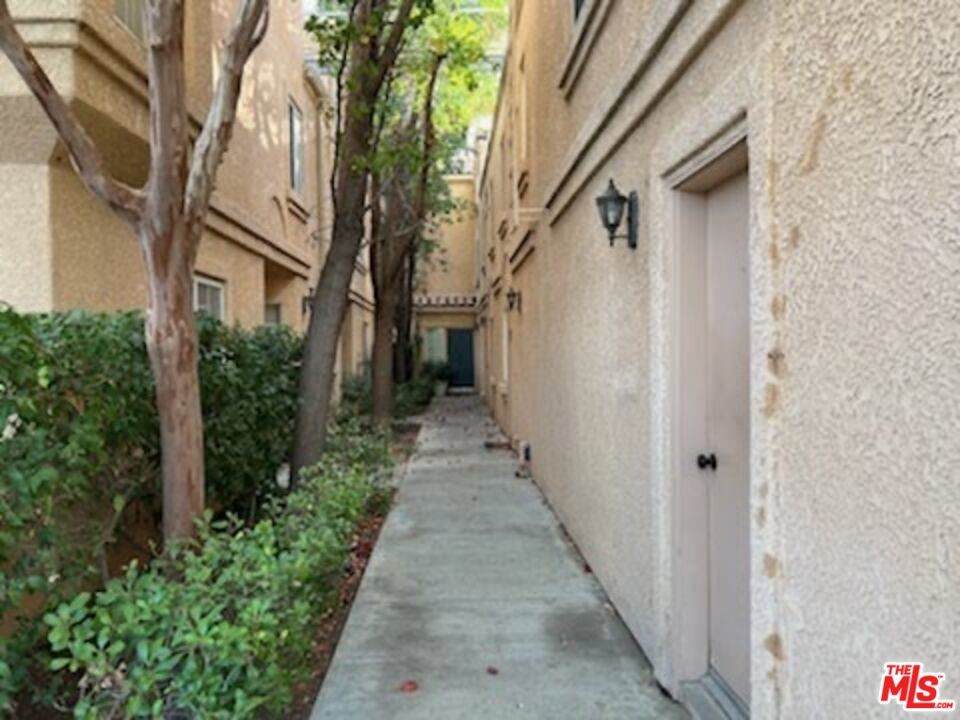 25258 Steinbeck Avenue - Photo 1